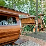 ラグジュアリーテント Treehous Sneznik S Wellness Dolní Morava