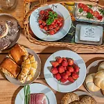 Treehous Sneznik S Wellness ラグジュアリーテント *