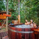Luksusowy namiot Treehous Sneznik S Wellness