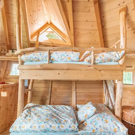 Tente de luxe Treehous Sneznik S Wellness *