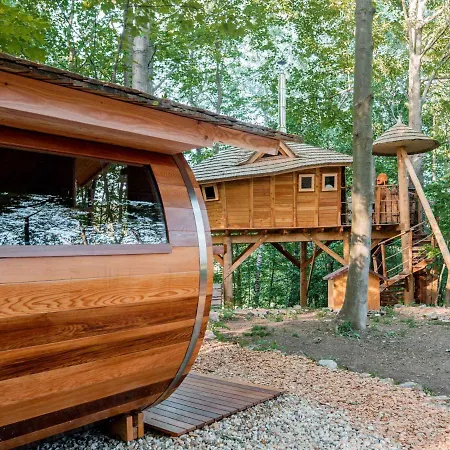 Luxury tent Treehous Sneznik S Wellness Dolni Morava