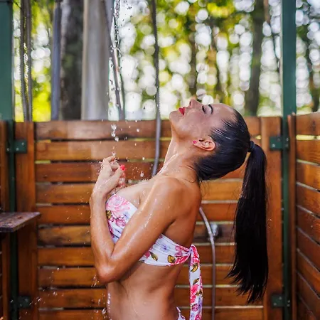 Treehous Sněžník S Wellness Campismo de Luxo