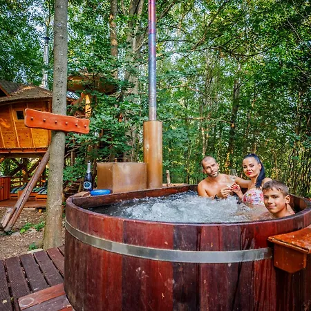 Luxuszelt Treehous Sneznik S Wellness