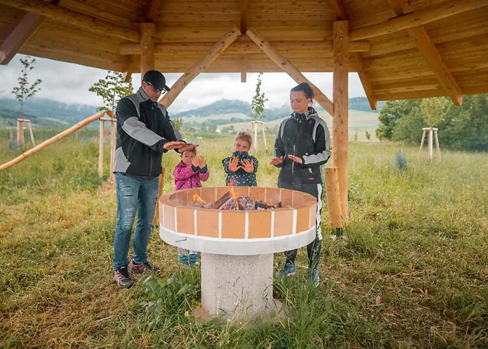 Οργανωμένο κάμπινγκ Treehous Sneznik S Wellness