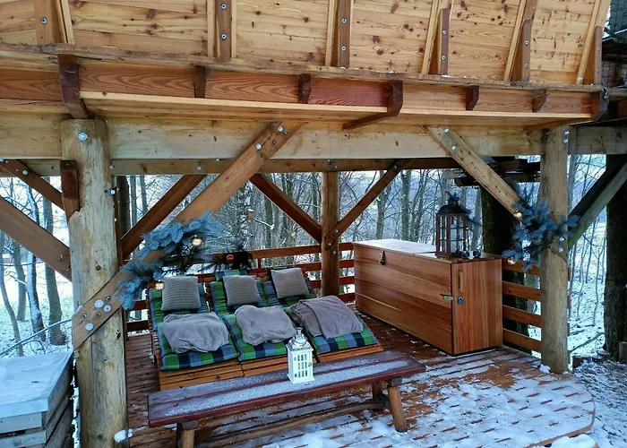 Οργανωμένο κάμπινγκ Treehous Sneznik S Wellness Dolní Morava