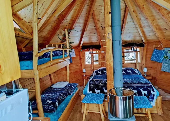 Οργανωμένο κάμπινγκ Treehous Sneznik S Wellness *