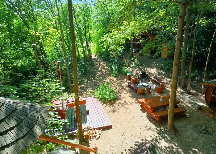 Οργανωμένο κάμπινγκ Treehous Sneznik S Wellness Dolní Morava