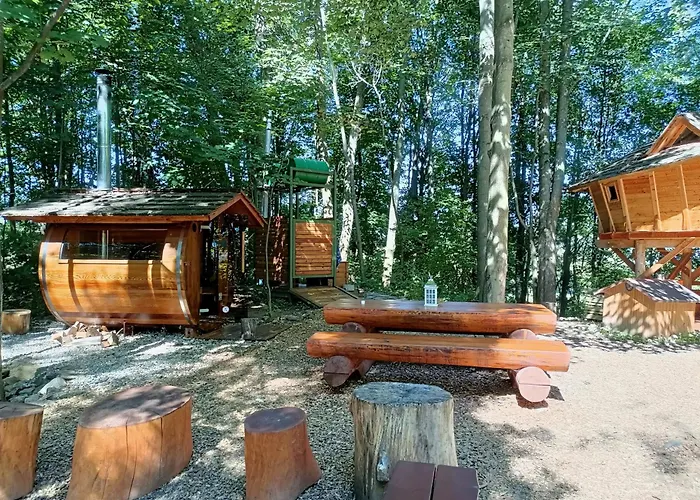 Οργανωμένο κάμπινγκ Treehous Sneznik S Wellness Dolní Morava