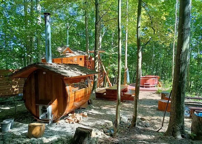 Οργανωμένο κάμπινγκ Treehous Sneznik S Wellness Dolní Morava