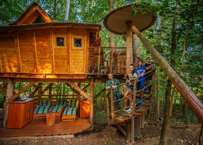 Οργανωμένο κάμπινγκ Treehous Sneznik S Wellness Dolní Morava