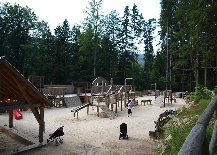 Οργανωμένο κάμπινγκ Treehous Sneznik S Wellness Dolní Morava